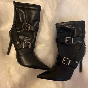 Pump heel color black